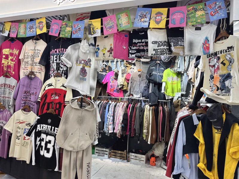 哈尔滨服装店迎来销售旺季：时尚潮流引领新风尚