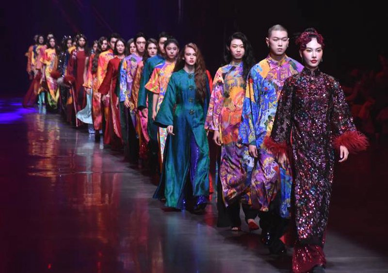 封泽金服装：引领时尚与经典的融合之旅