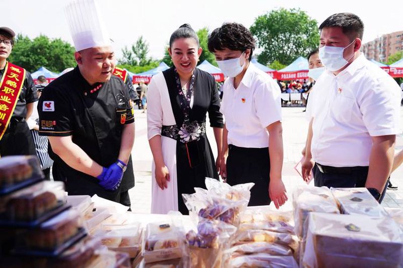 哈尔滨时尚潮流新动向：道外区服装行业观察
