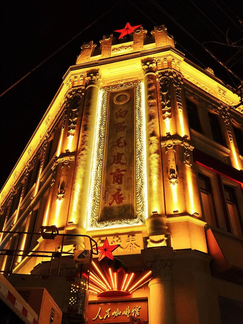 封泽金服装：时尚潮流的创新引领者
